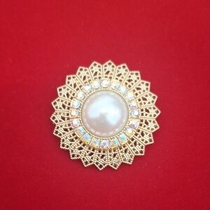 Elegant Iridescent Gold and Pearl Brooch